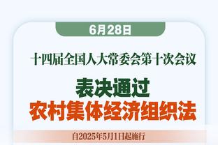 ?哥们我2米01才到你胸口？乌布雷防守文班偷偷比身高 太搞笑了